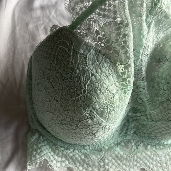 Victoria Secret’s PINK lace bralette - Picture 4 of 7